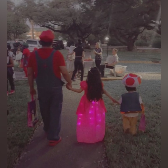 🎀 Closet Full of Joy (and Coffee!) 🎀 - Picture 4 of 5